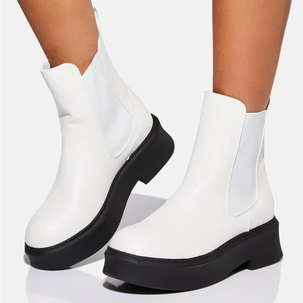 Snowy Rooftop Gig Ankle Boots Women’s Size 10